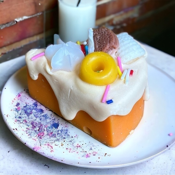 ⚠️SALE Candle // Handmade Slice Of Cake Shaped Soy Wax Candle SEND OFFERS - Picture 5 of 5
